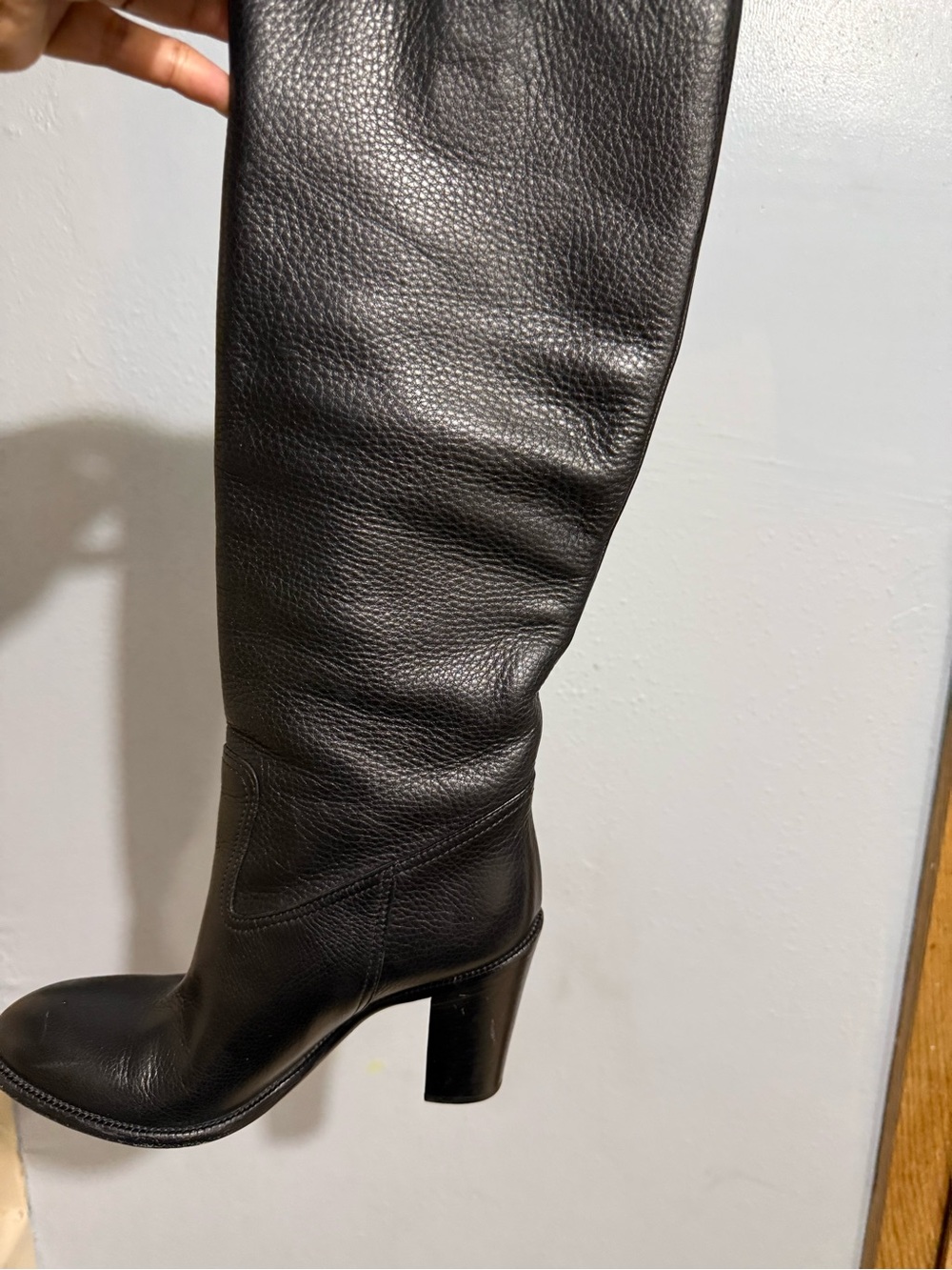 Gucci Black Leather Knee-High Logo Boots - Picture 8 of 8